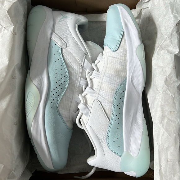 Women’s Air Jordan 11 CMFT LOW - Picture 7 of 8